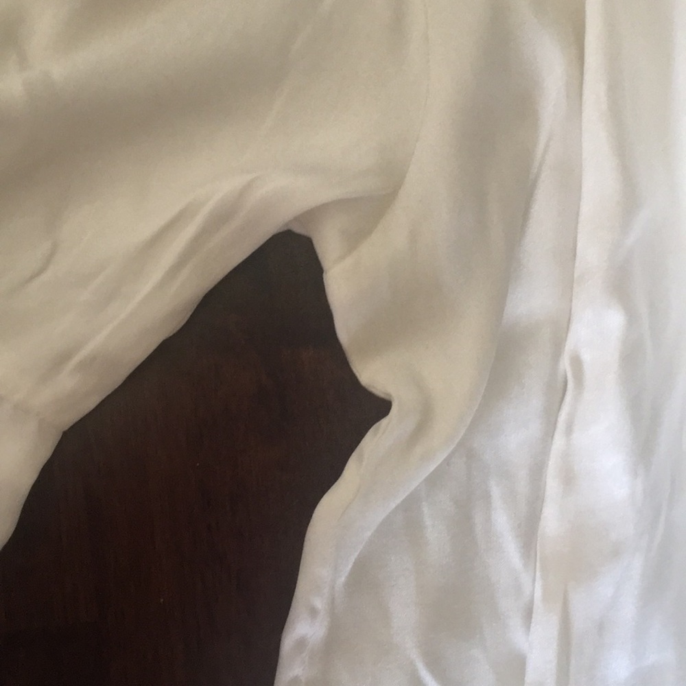 White blouse - Picture 2 of 4